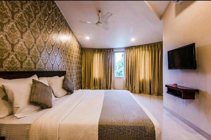 Strand Resort Lonavala Ngoại thất bức ảnh