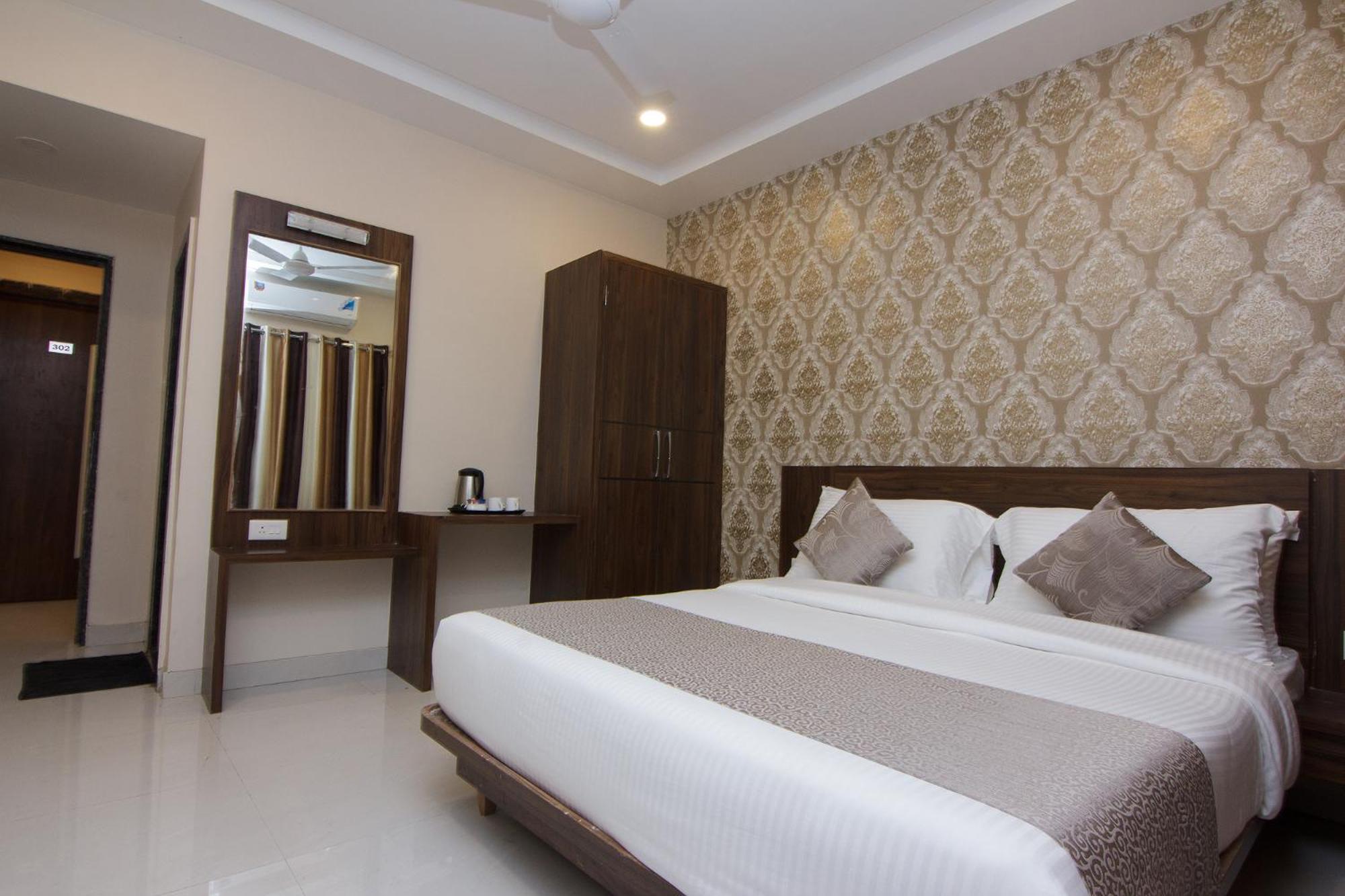 Strand Resort Lonavala Ngoại thất bức ảnh