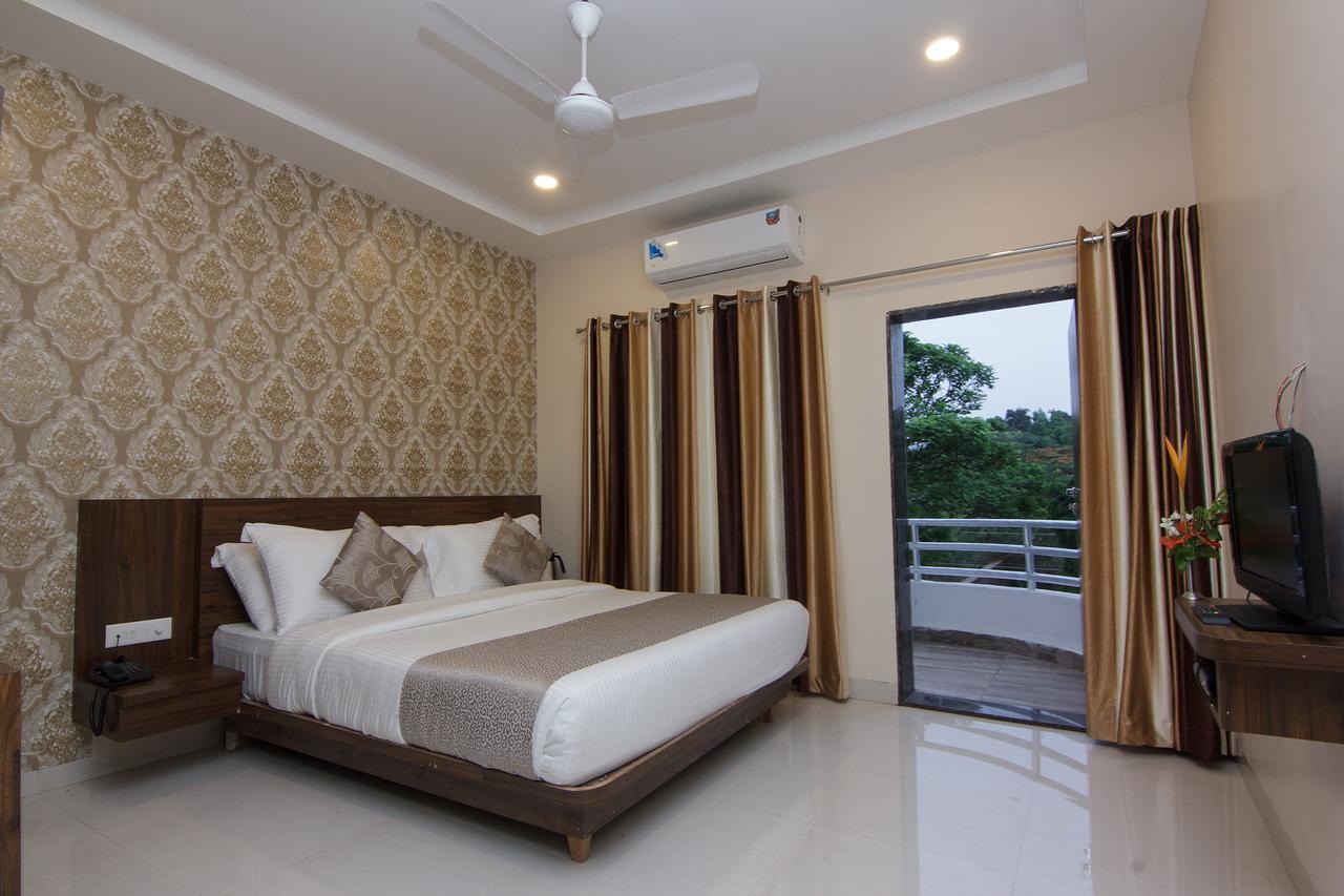 Strand Resort Lonavala Ngoại thất bức ảnh
