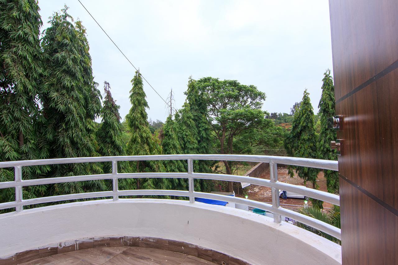 Strand Resort Lonavala Ngoại thất bức ảnh