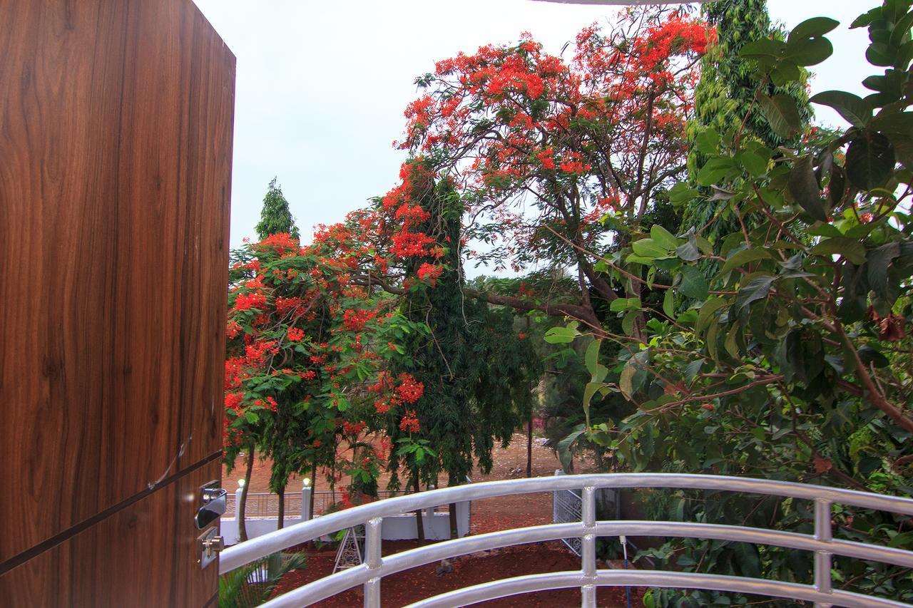 Strand Resort Lonavala Ngoại thất bức ảnh