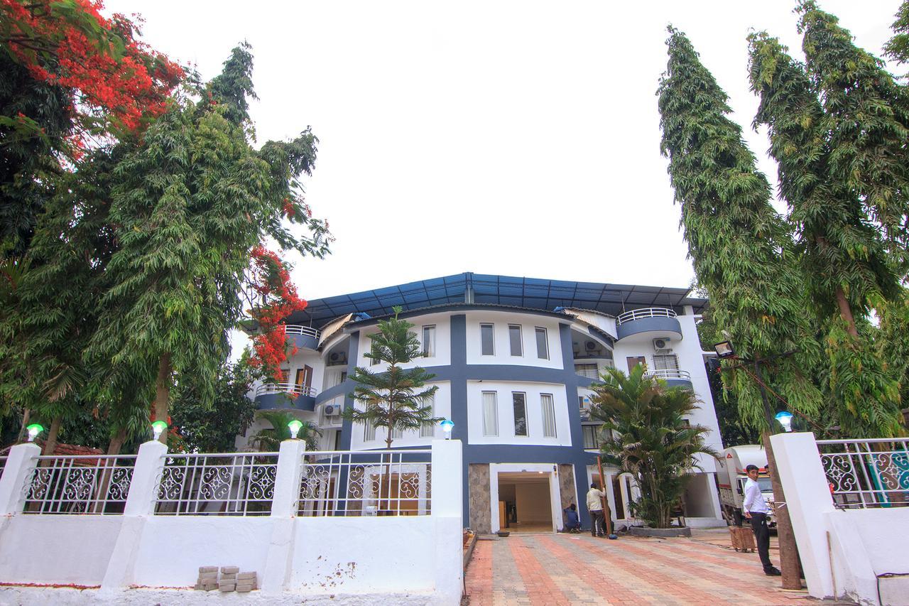 Strand Resort Lonavala Ngoại thất bức ảnh