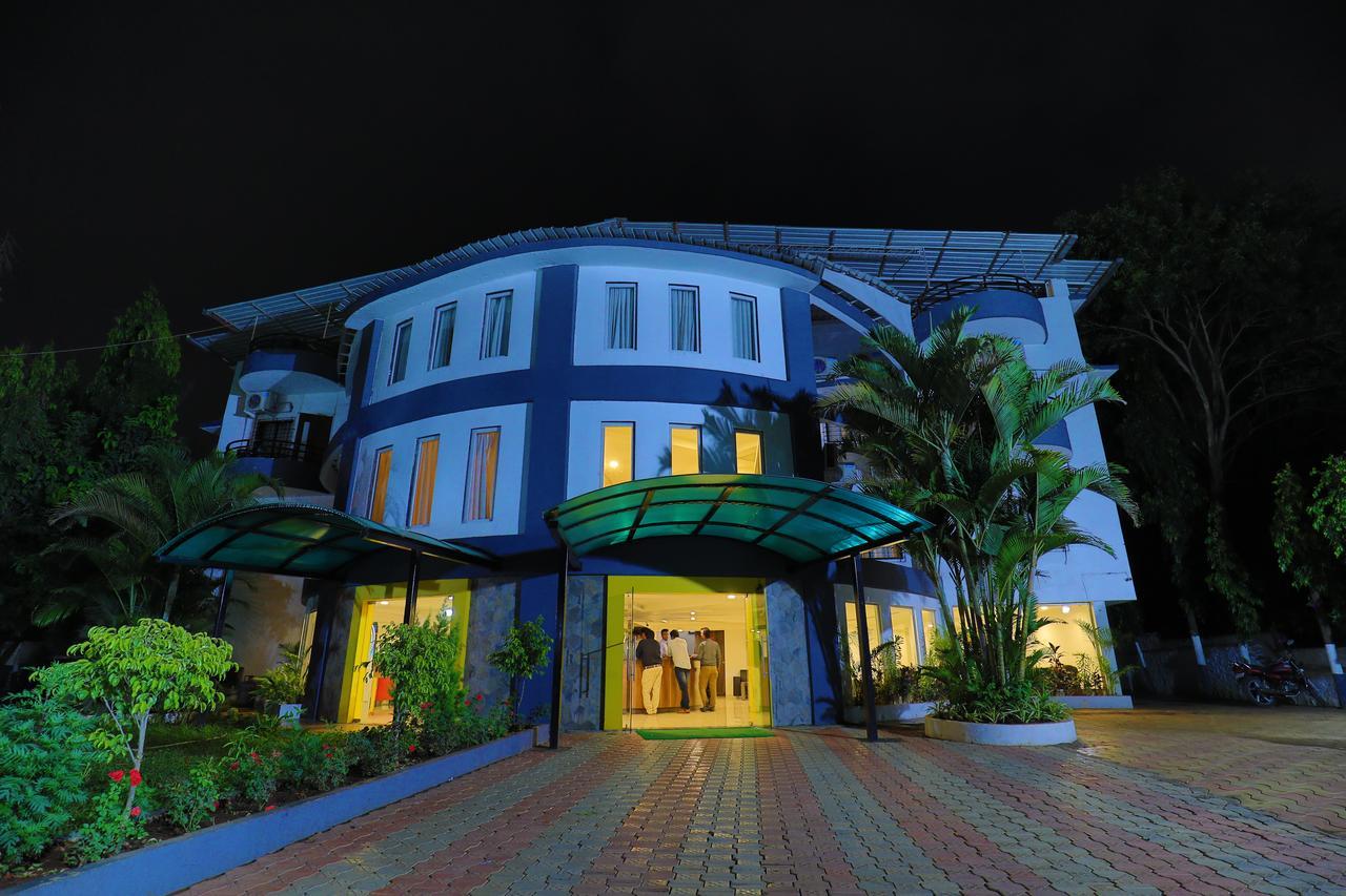Strand Resort Lonavala Ngoại thất bức ảnh
